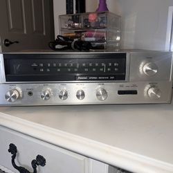 SANSUI STEREO RECIEVER 221