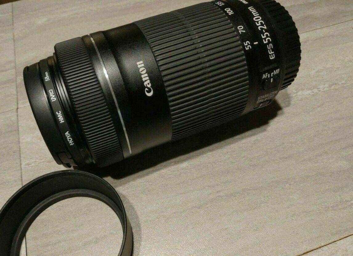 Canon EF-S 55-250mm F/4-5.6 IS STM Lens with Manual. NEAR MINT