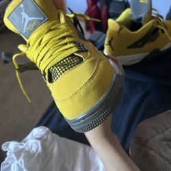 Air Jordan 4 Retro 'Lightning' 2021