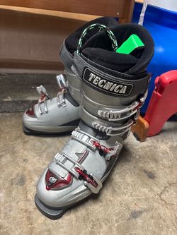 Moving- ski boots