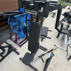Titan Fitness Pec Fly Rest Delt 