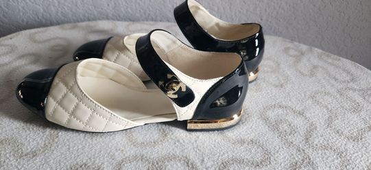 Women's flats
