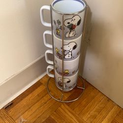 Snoopy Coffie Cups And Showing Stand 