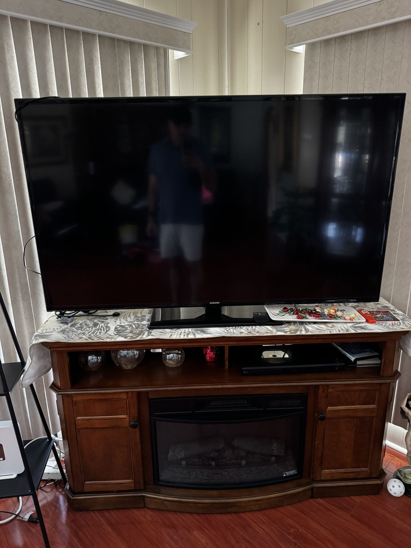 Samsung 60” TV