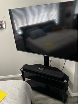 Hisense 55 in smart tv, with sound bar and glass stand