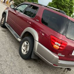 Toyota,sequoia,red,3 Rows Car 