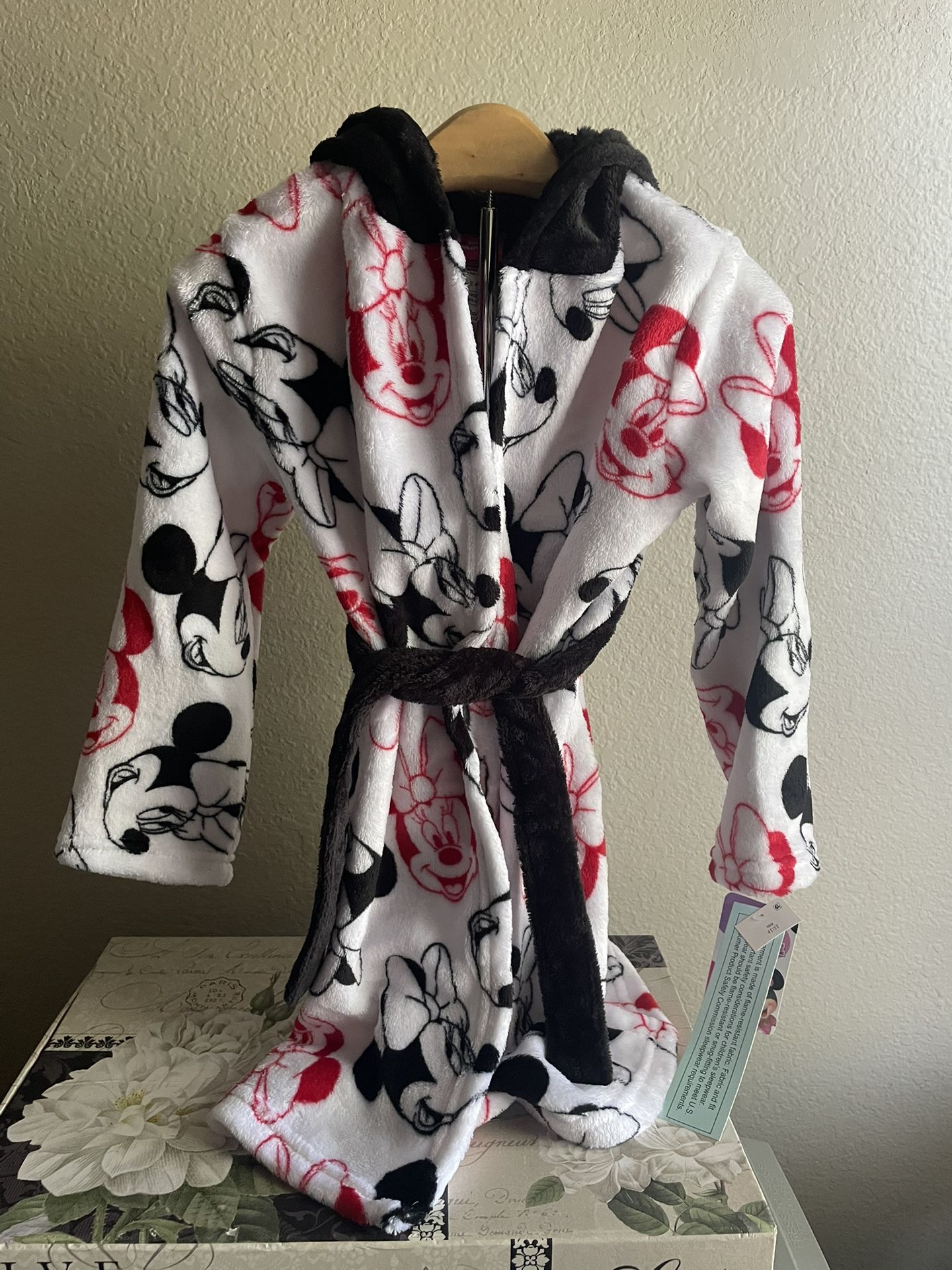 Disney Junior White Minnie Mouse Robe Toddler Girls 4T/5T