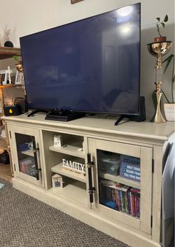 Tv stand grey oak finish ( MOVING NEED GONE ASAP)