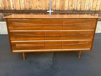 Mid-Century Modern Walnut 9-Drawer Dresser
