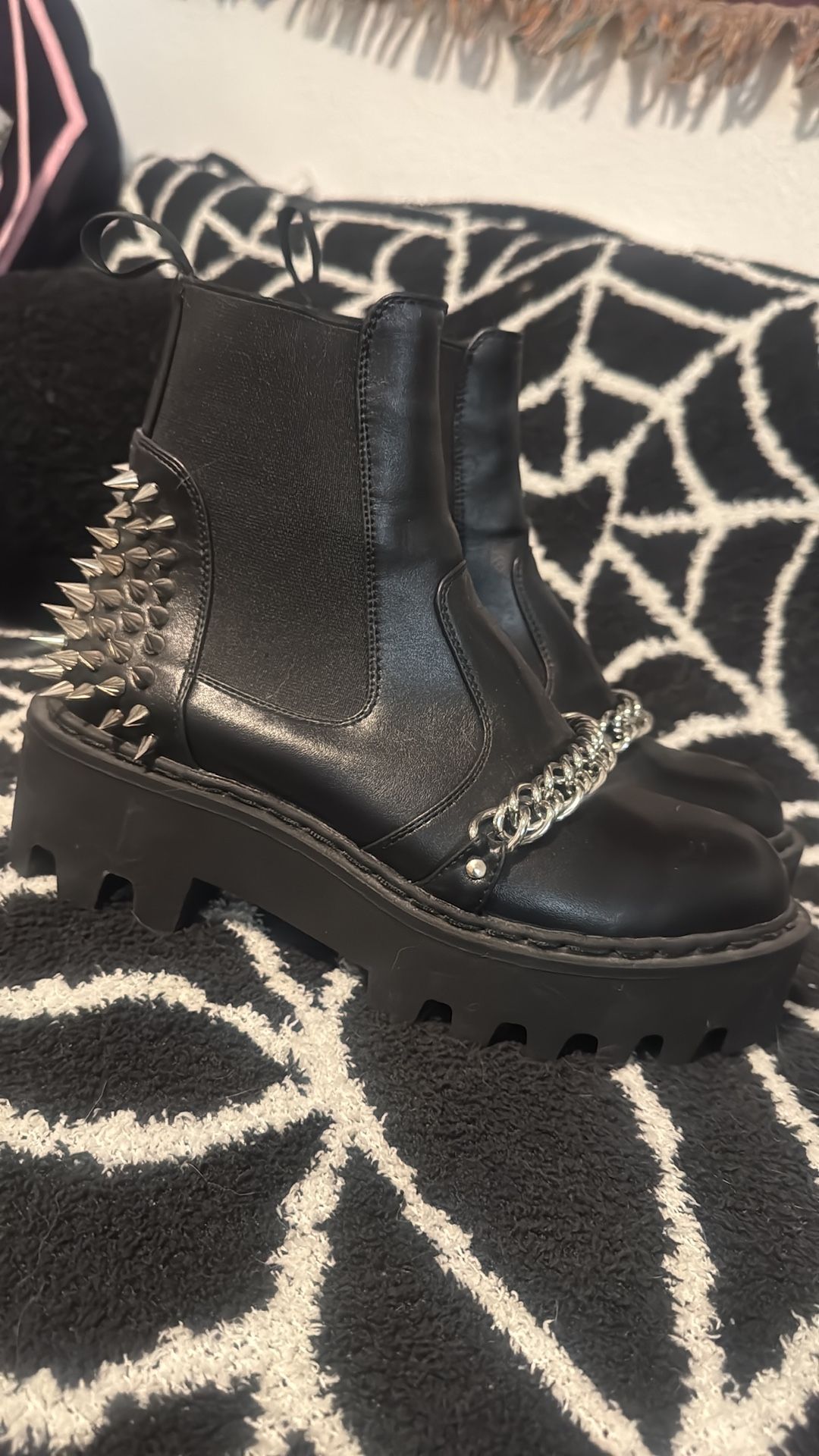 Current Mood boots size 6 new