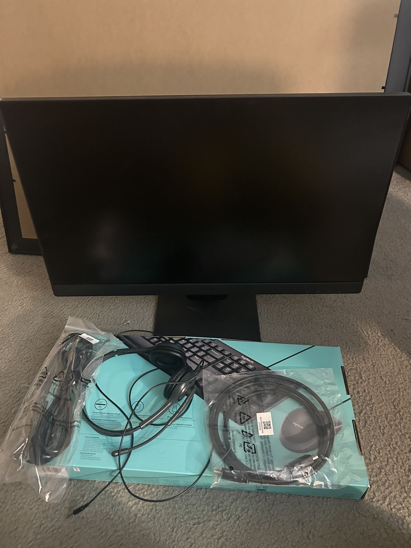 Benq 23.8” Monitor GW2490-L Type/Type Comes With Keyboard And Headset