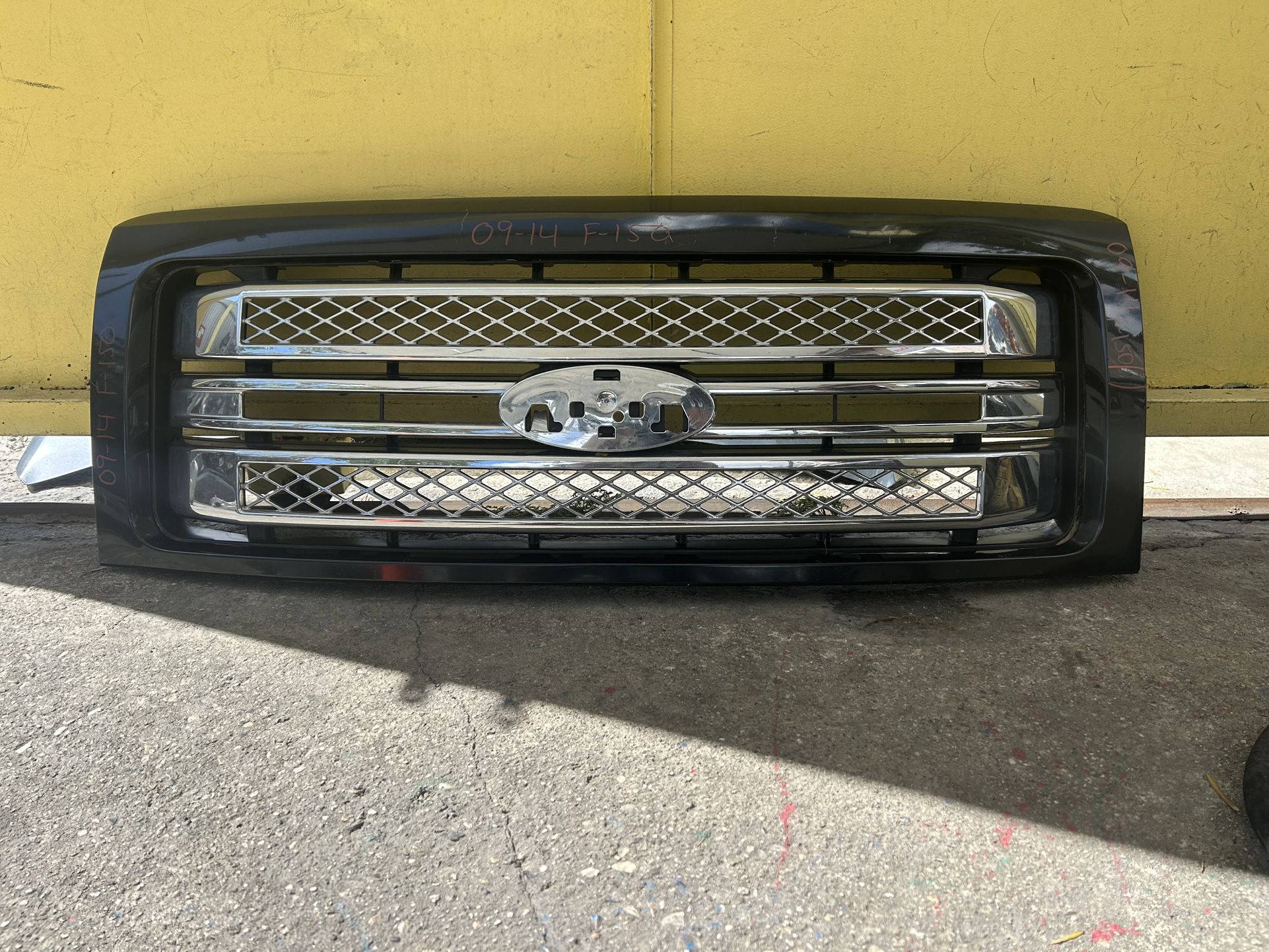2009-2014 FORD F-150 GRILLE OEM