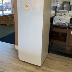 FRIGIDAIRE 13 CUBIC FT. STAND UP FREEZER OY 