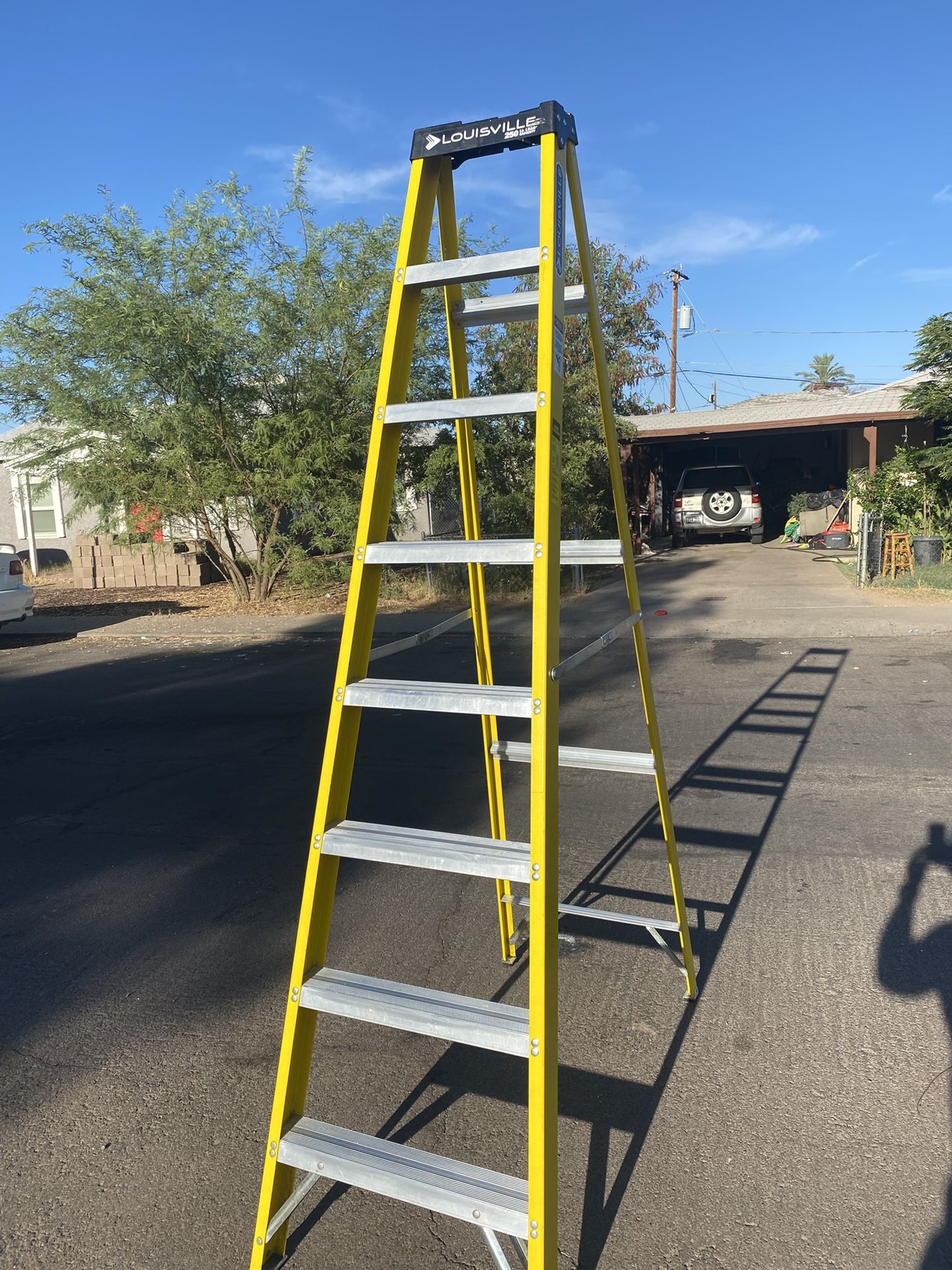 FREE DELIVERY: Louisville 8’ Fiberglass Ladder