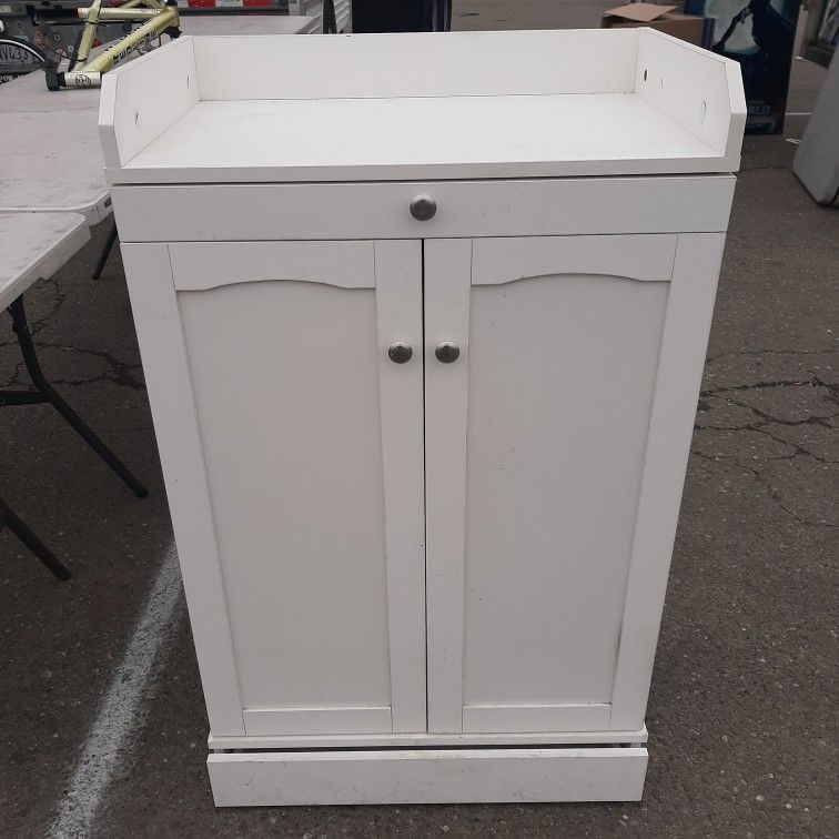 White Cabinet Island Table.   Kitchen House Hall Etc