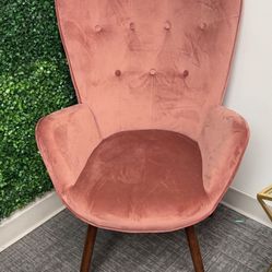 pink velvet chair 