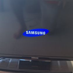 Samsung 24" Flat Screen TV With Matching Remote /cord /stand In Excellent Condition Adult Non Smoking Home Estate Liquidation Sale! Works Excellent 