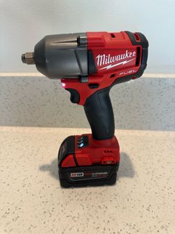 Milwaukee M18 FUEL 1/2” Impact Wrench + 5.0 Battery