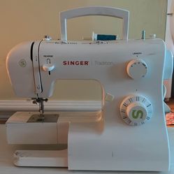 Singer Sewing Machine 