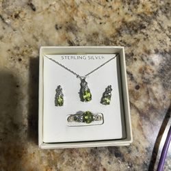 NEW Peridot Necklace Earrings Ring Set 