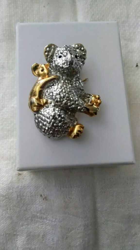 Kuala bear brooch/pin