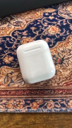 Apple AirPods Charging Case
