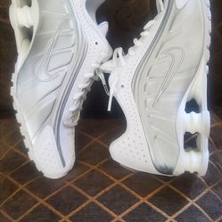 New Tennis Nike Shox Size 8.5 For Men