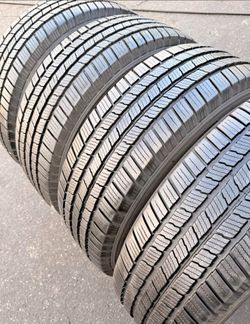 245/75/17 Michelin 🌟🌟 Vendo un set de llantas con 80% de vida las 4 🌟🌟🤩