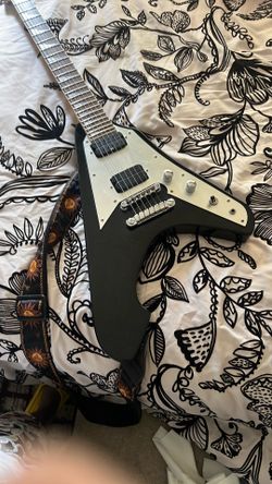 Ibanez Rocket V with upgraded EVO bridge pickup