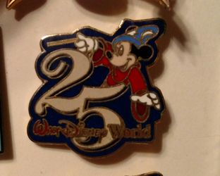 Disney World's 25th anniversary Mickey Mouse pin