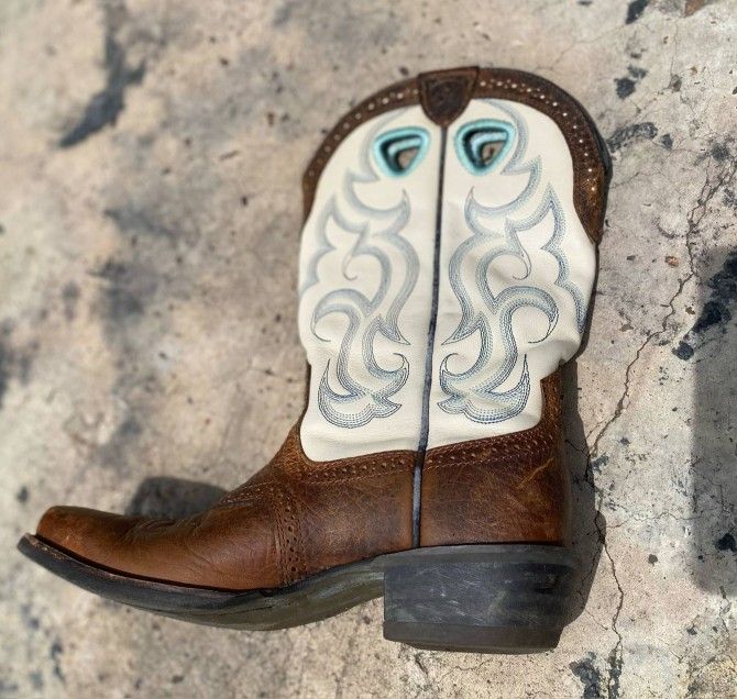 ARIAT BOOTS