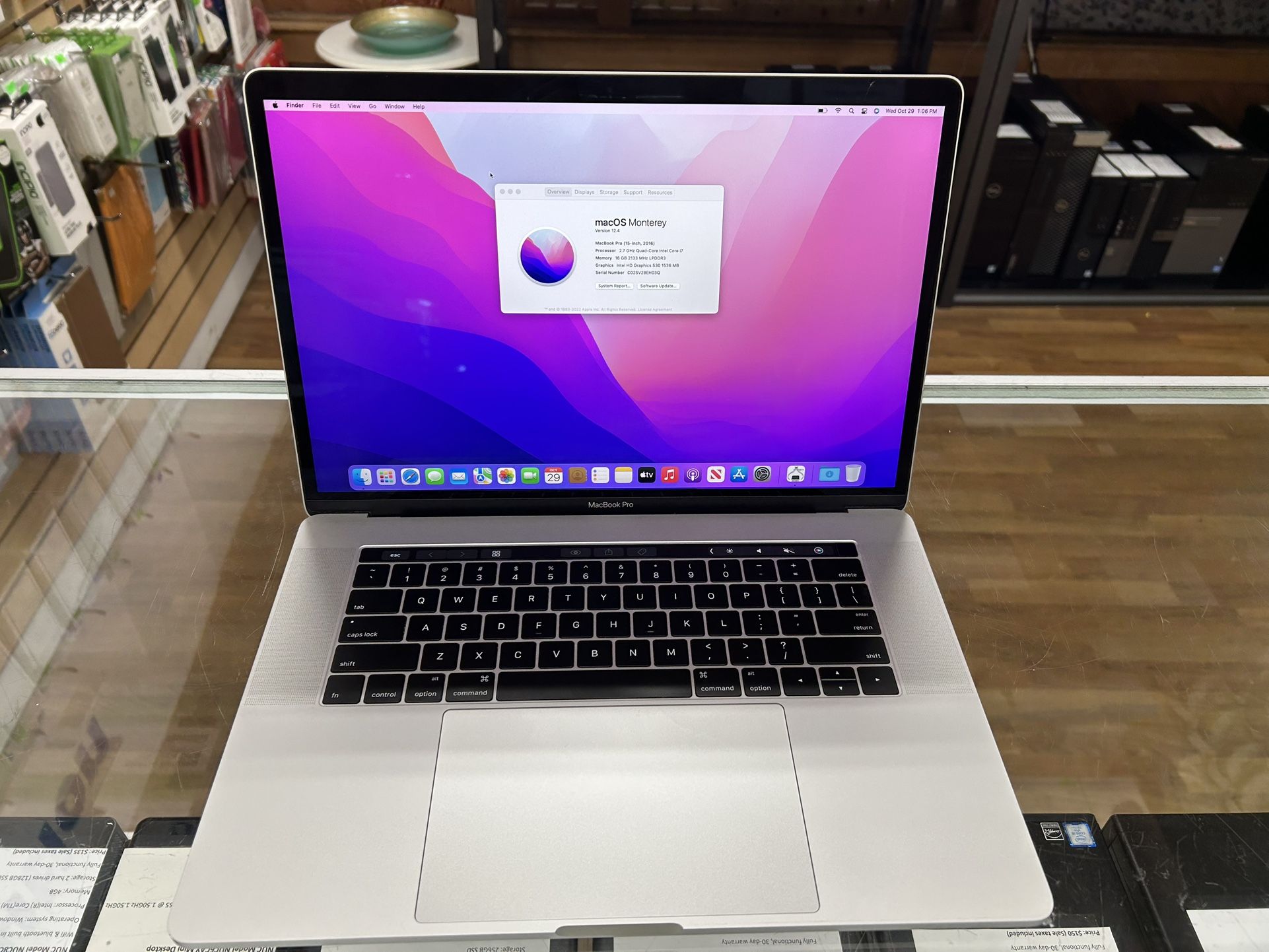 Macbook Pro 15 inch 2016 Touch Bar core i7 16GB RAM 512GB SSD