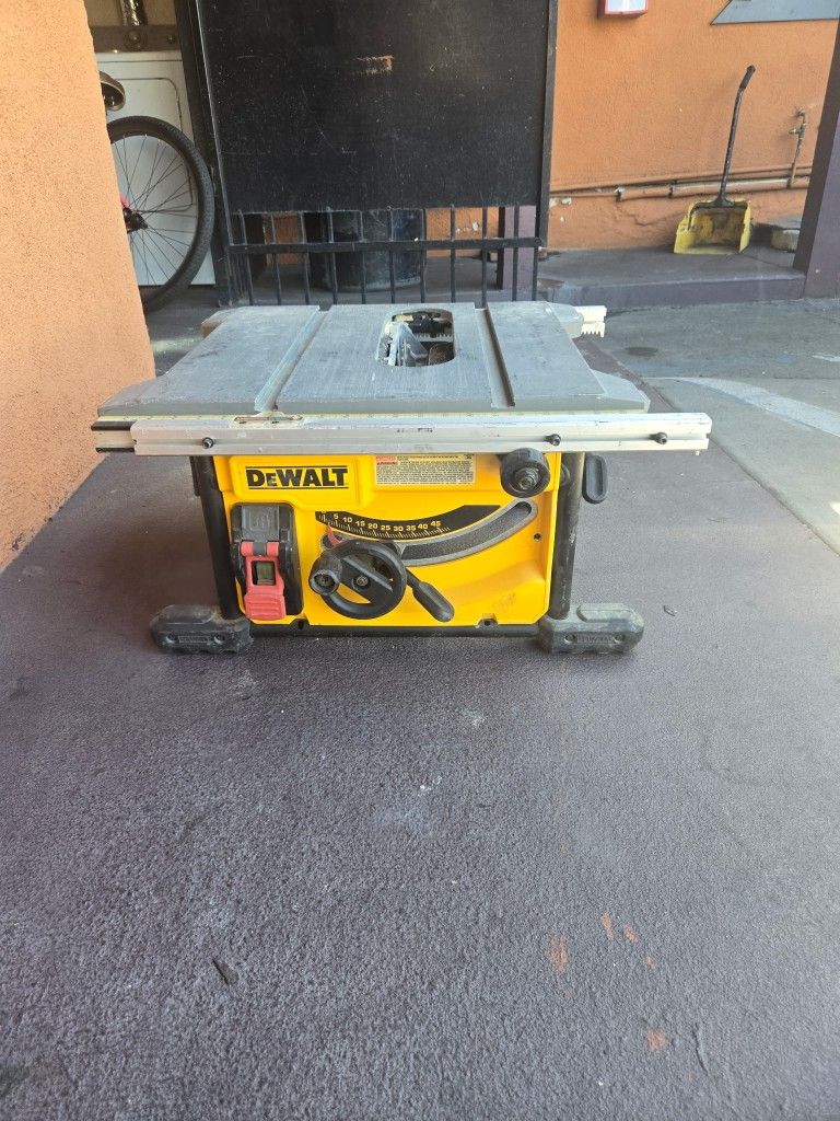 dealt table saw 4 sale $ 80