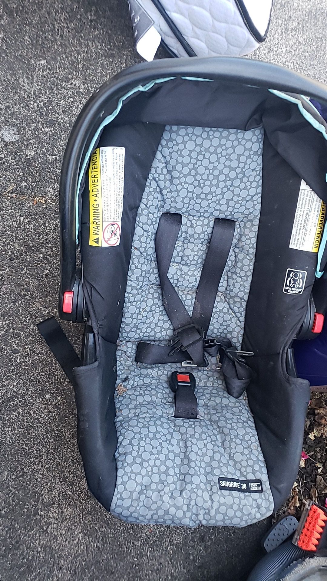 Graco child car seat and base.