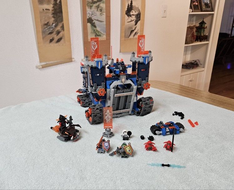 Lego Nexo Knights 70317 The Fortrex, Retired, 1140 Pieces