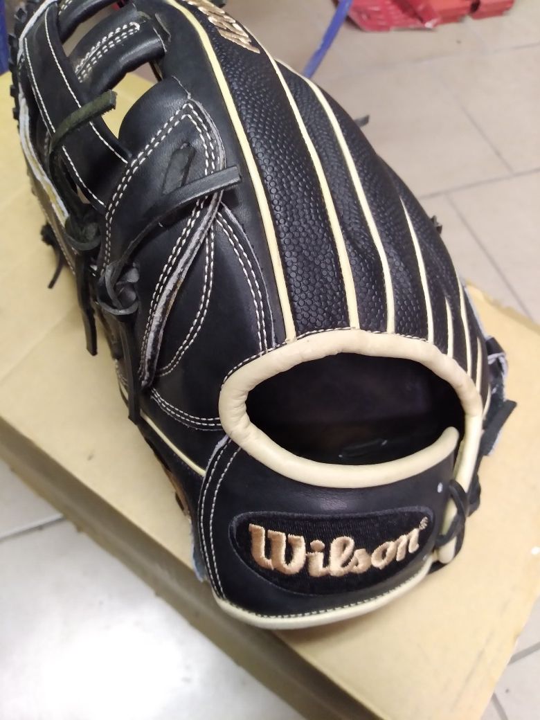 Wilson 11.75'' A2000 Series Fastpitch Glove