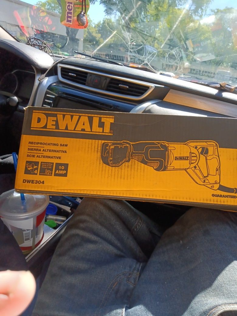 DeWalt Saw