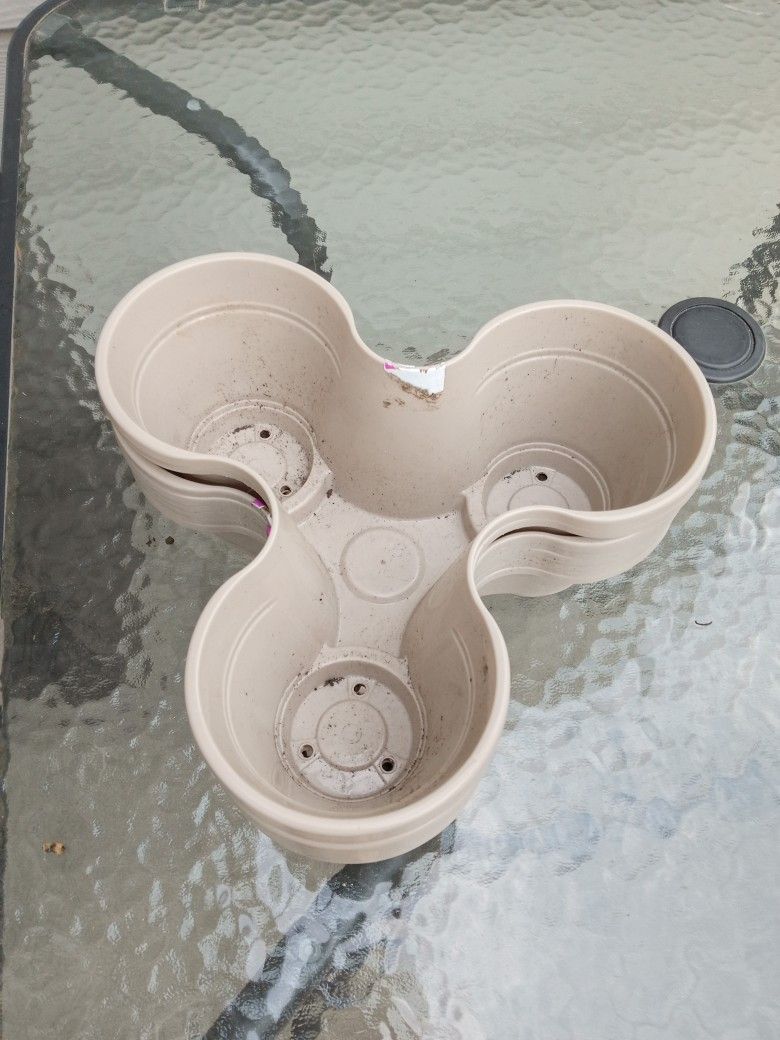 Triple Flower Pots