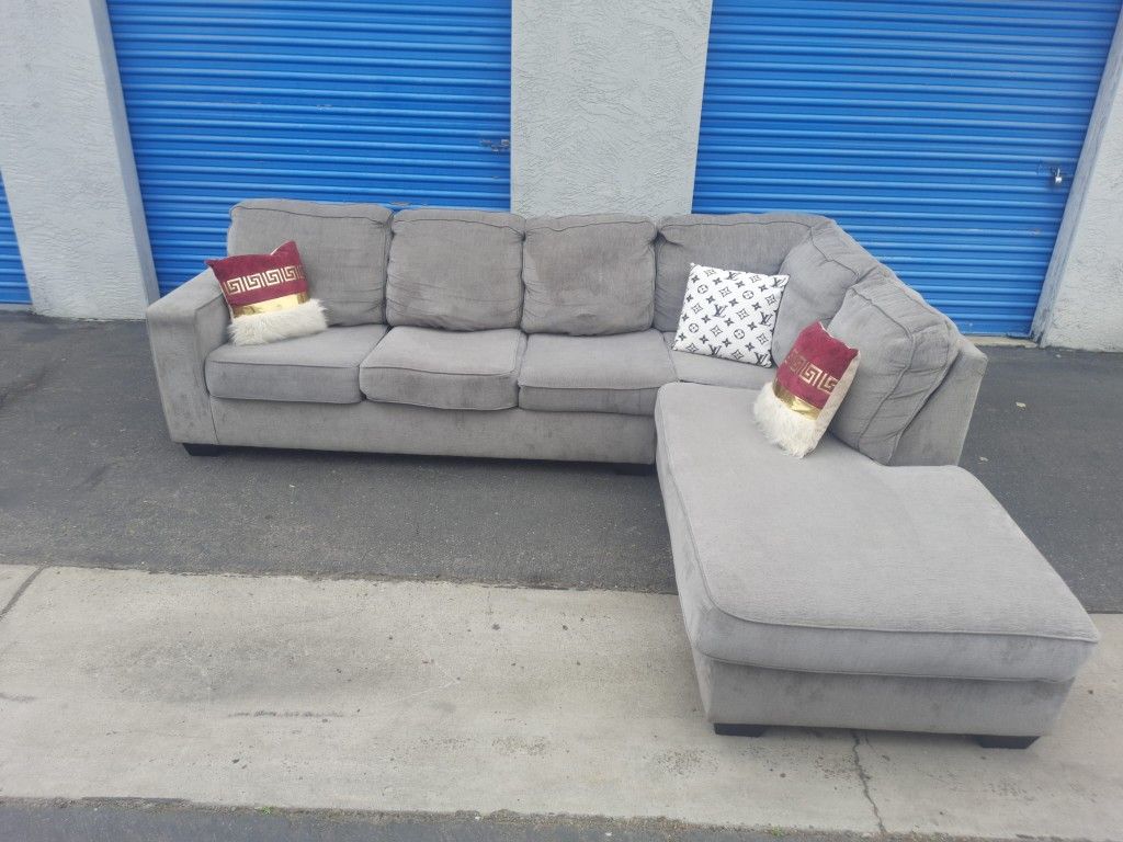 Beautiful Sectional Couch Grayish,