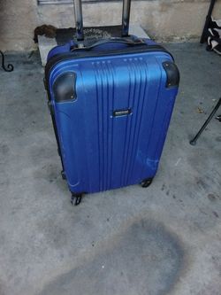 Kenneth Cole Suitcase 