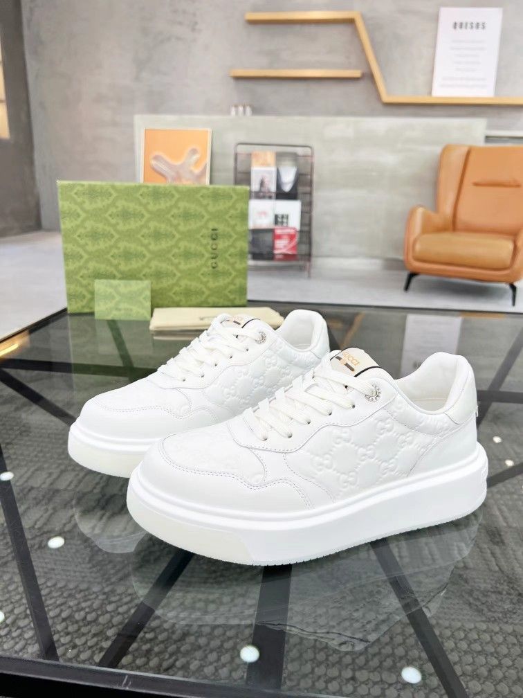 Gucci latest men's sneakers (with box) 2025
