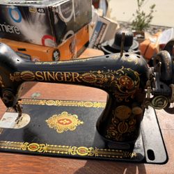 Antique Singer Sewing Machine 1915 w/ Cabinet – Works, Just Needs Belt