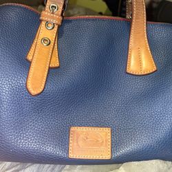 Dooney And Bourke Purse 