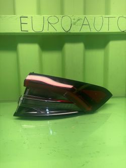 2020 2021 2022 2023 2024 Maserati Levante Right Passenger Side Outer Quarter Panel Tail Light OEM