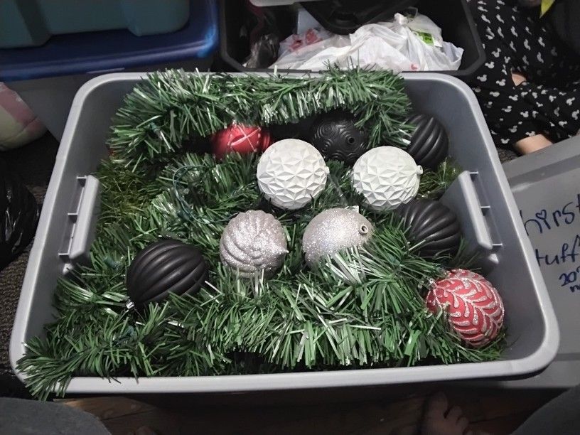 Guirnalda con luces integradas para chimenea o puerta / Garland with integrated lights for fireplace or door.