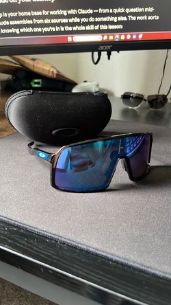 Oakley blue Sutro