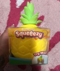 SQUISHY PINEAPPLE