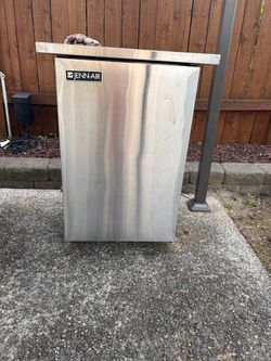 Jenn-air mini refrigerator for outdoors