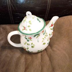 Winterberry Teapot 