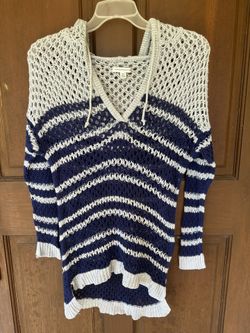 Woman’s American Eagle   Size Medium
